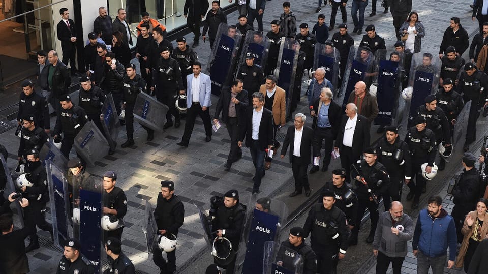 Türkiye'deki seçim demokrasiyle ilgili